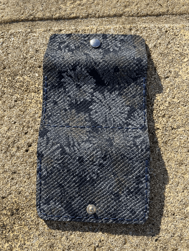 Porte-cartes/porte-monnaie bleu marine motif fleuri
