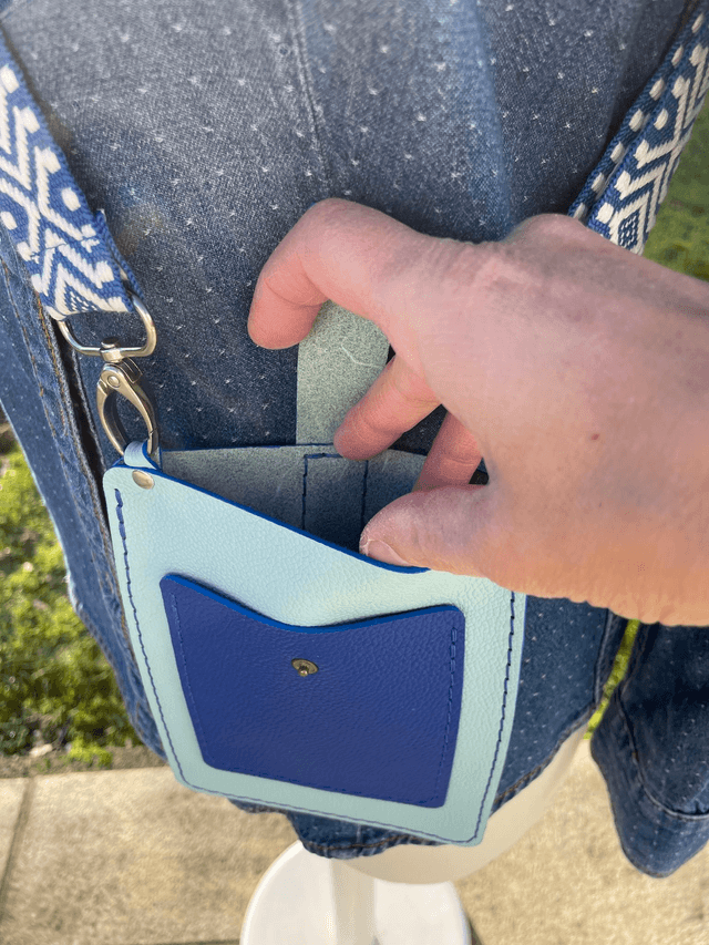 Sac en bandoulière vert d'eau/bleu électrique