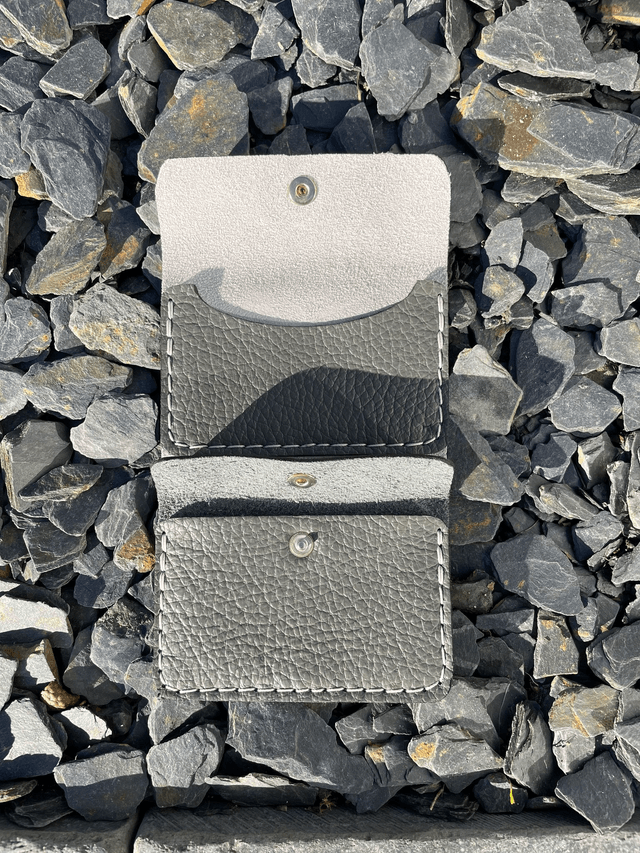 Porte-cartes/porte-monnaie gris imitation peau de serpent