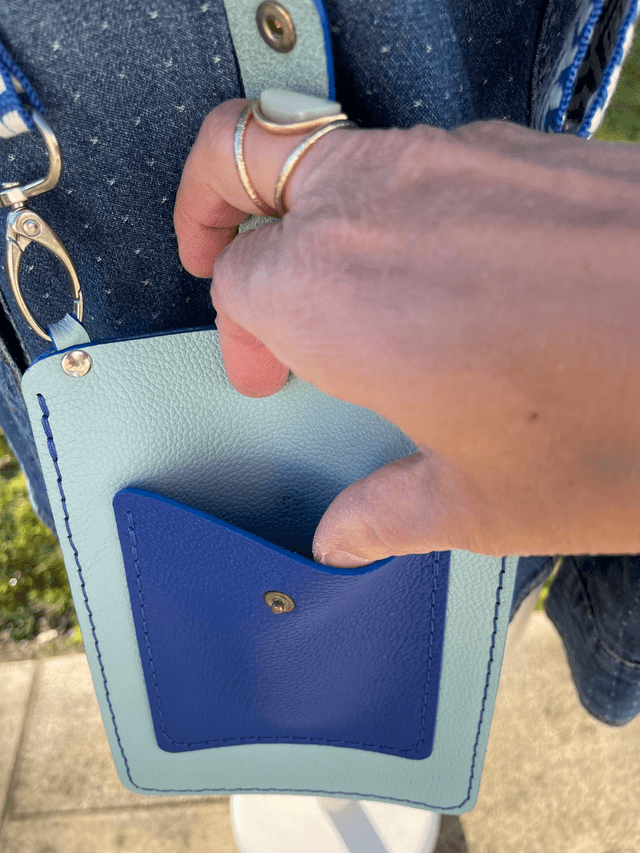 Sac en bandoulière vert d'eau/bleu électrique