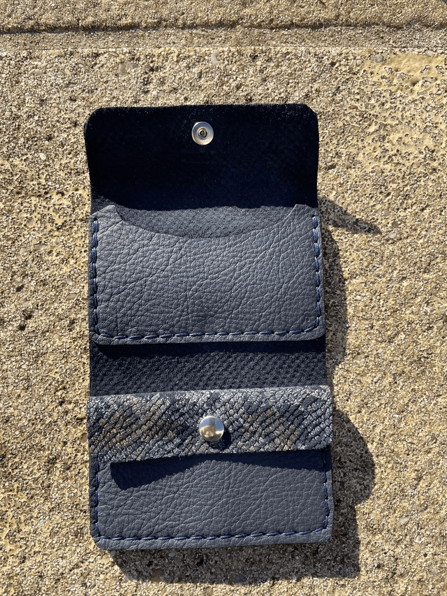 Porte-cartes/porte-monnaie bleu marine motif fleuri